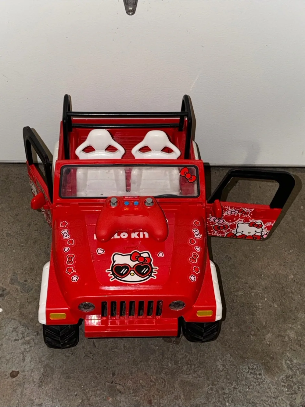 New Bright Hello Kitty Jeep Wrangler Toy Remote Controlled Vehicle Tested Works.